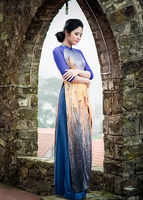 Ngoc Han Tu Anh dien ao dai trong cai lanh thau xuong-Hinh-3